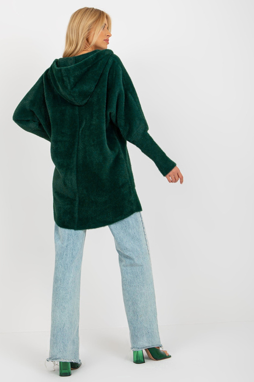 Kapuutsi ja lukuga tumeroheline...