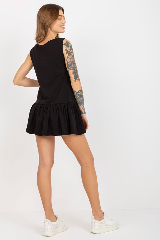 Must volangideta varrukateta tavaline... Must volangideta varrukateta tavaline...