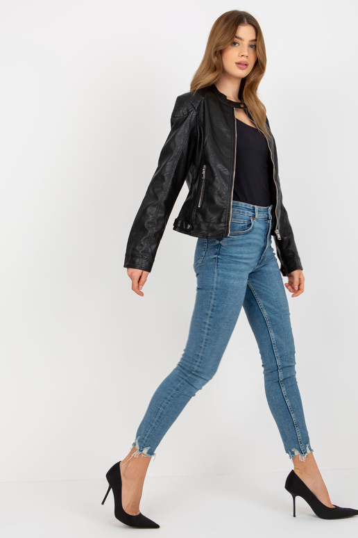 Must naiste eko-nahast teppimisega... Must naiste eko-nahast teppimisega...