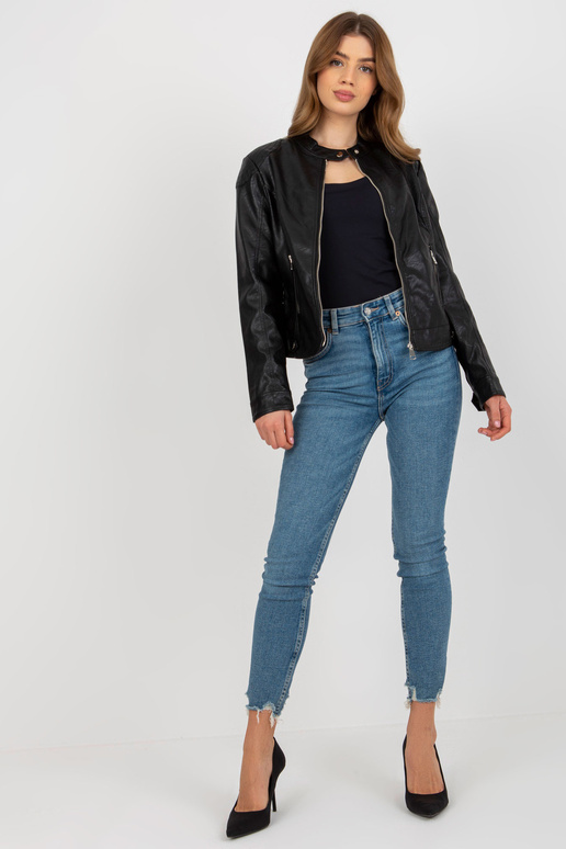 Must naiste eko-nahast teppimisega... Must naiste eko-nahast teppimisega...