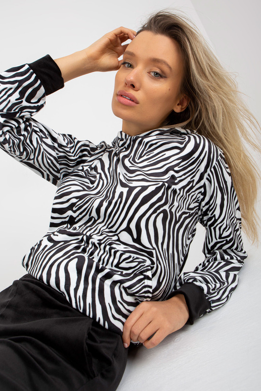 Valge-must veluurkomplekt...