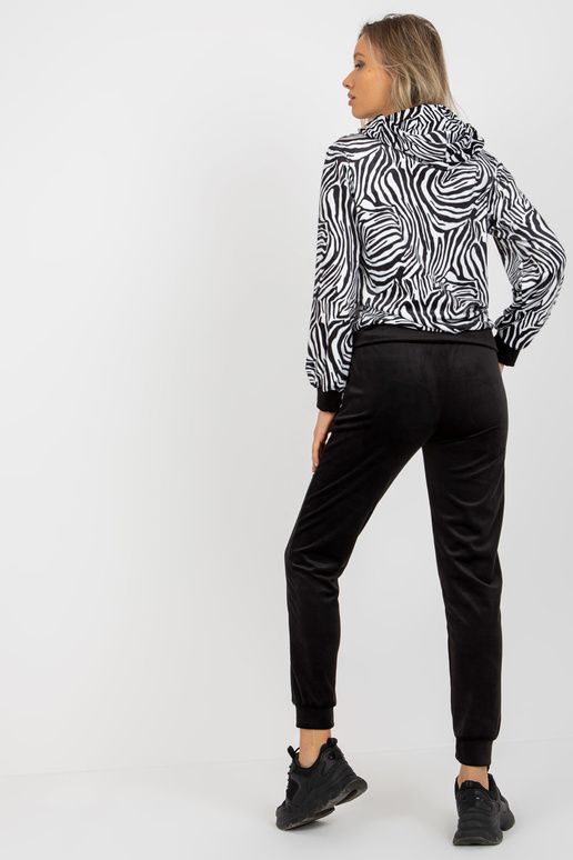 Valge-must veluurkomplekt...