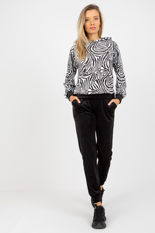 Valge-must veluurkomplekt...