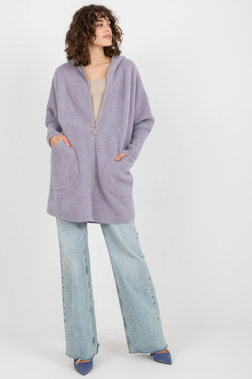 Helelilla taskutega naiste...