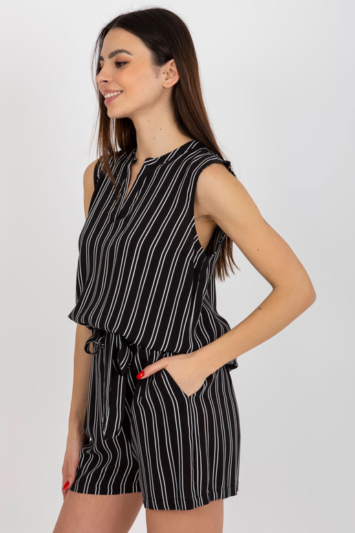 Must naiste viskoostriibuline pluus...