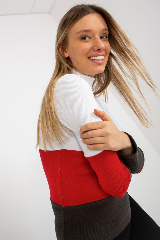 Ecru-khaki soonikuga põhiline...