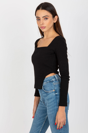 Must lühike soonikuga pluus...