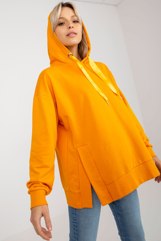 Tumekollane kampsun pusa ja trochetiga