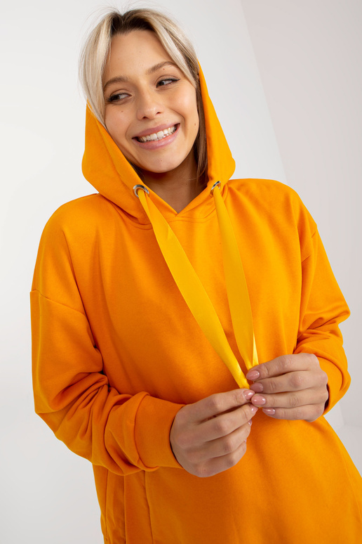 Tumekollane kampsun pusa ja trochetiga