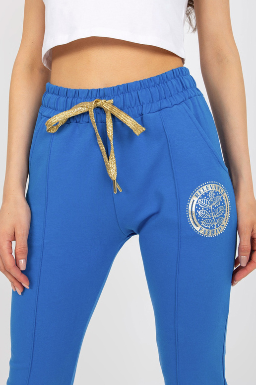 Tumesinised õmblustega naiste...