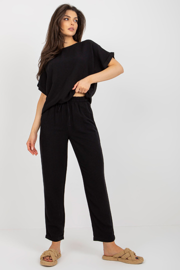 Must suvine komplekt pluusi...