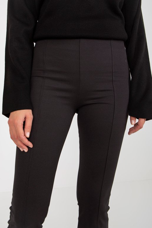 Mustad laienevad triibuliste...