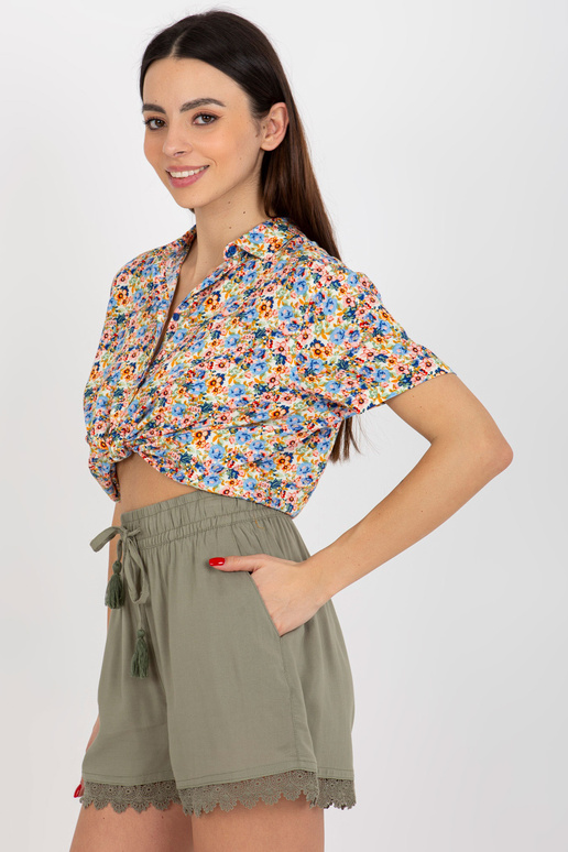 Khakivärvi ujuvad vabaaja lühikesed...