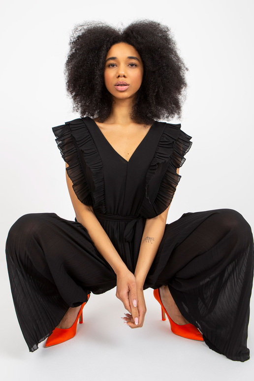 Must naiste laia säärega kombinesoon... Must naiste laia säärega kombinesoon...