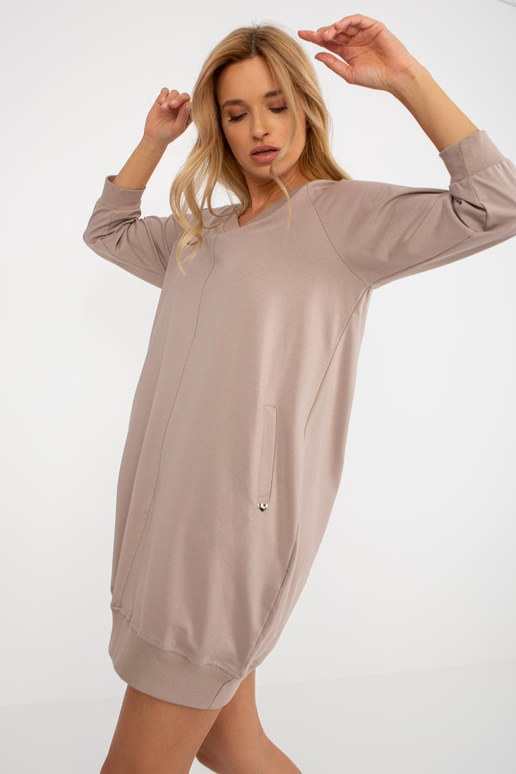 Tumebeež põhiline V-kaelusega... Tumebeež põhiline V-kaelusega...