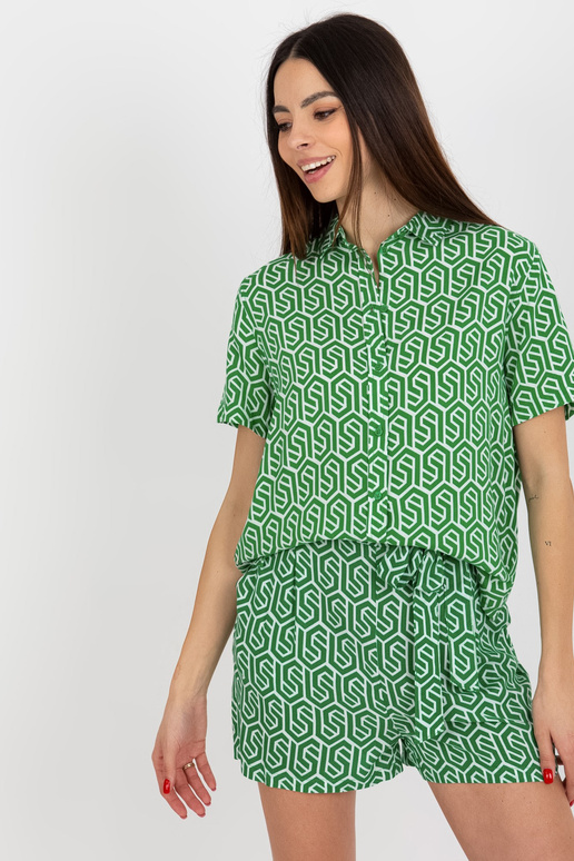 Roheline lühikeste varrukatega...