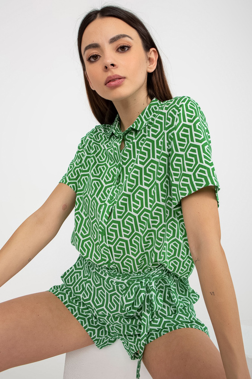 Roheline lühikeste varrukatega...