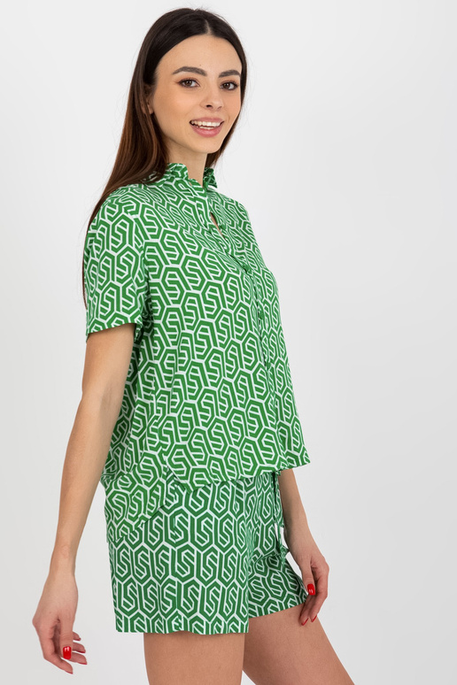 Roheline lühikeste varrukatega...