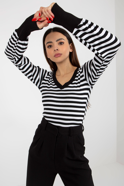 Must-valge liibuv triipudega pluus...