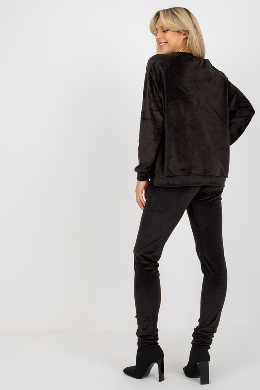 Must naiste veluurkomplekt kivide...