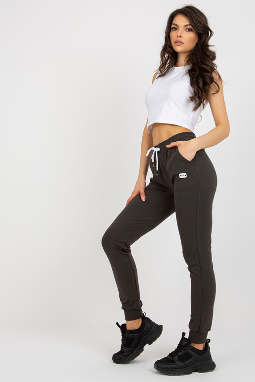 Khakivärvi puuvillased õlgadega...