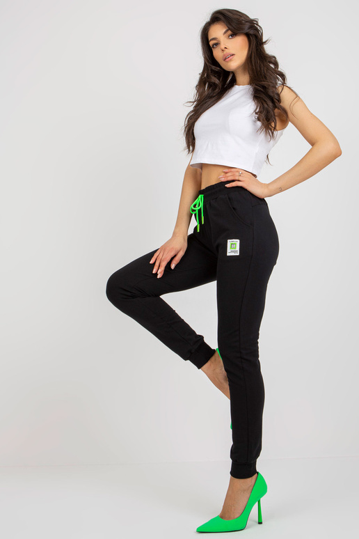 Mustad puuvillased õlgadega dressipüksid