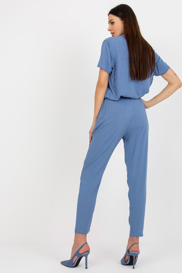 Sinised riidest suvepüksid...