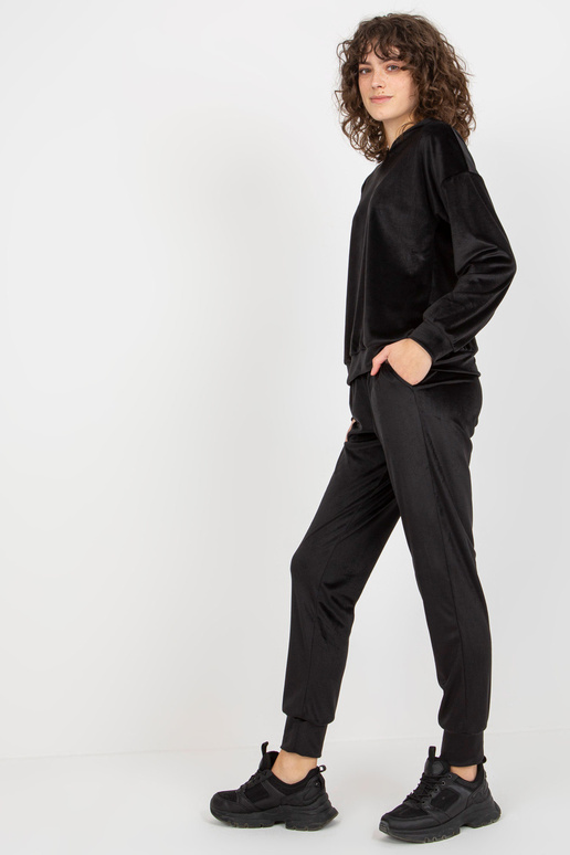 Must naiste veluurkomplekt... Must naiste veluurkomplekt...