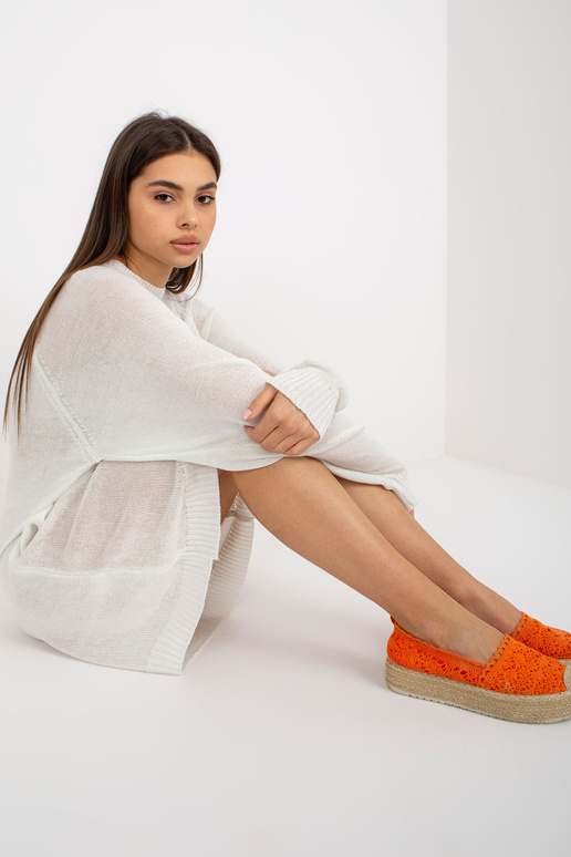 Valge Oversize pikkade varrukatega...