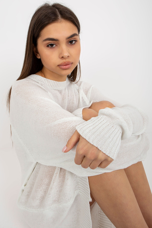 Valge Oversize pikkade varrukatega...