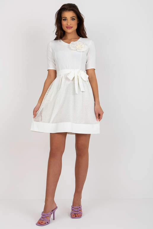 Ecru mini kokteilikleit vööga Ecru mini kokteilikleit vööga