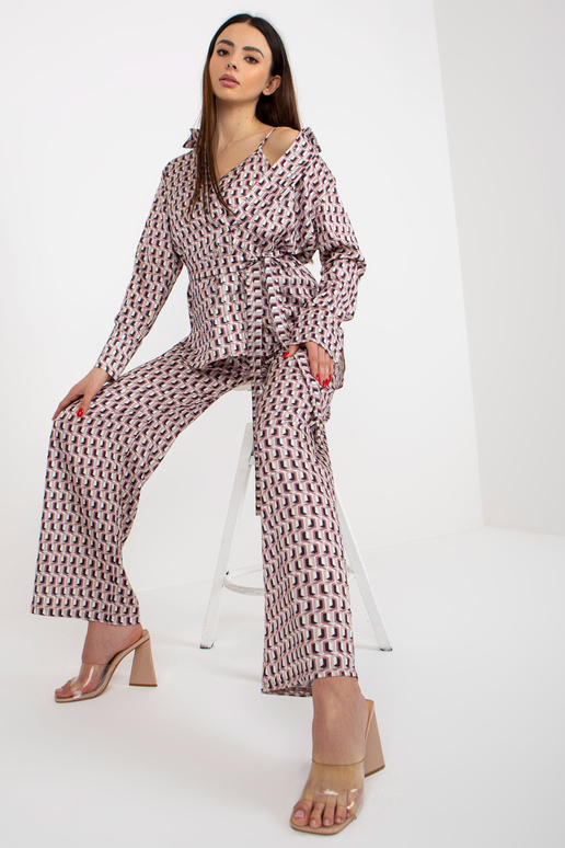 Beeži ja roosa kolmeosaline vabaaja... Beeži ja roosa kolmeosaline vabaaja...