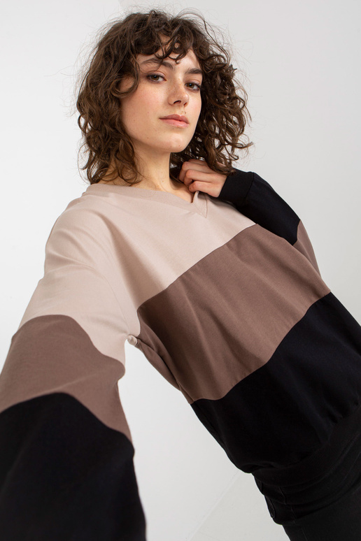 Beež ja must naiste V-kaelusega...