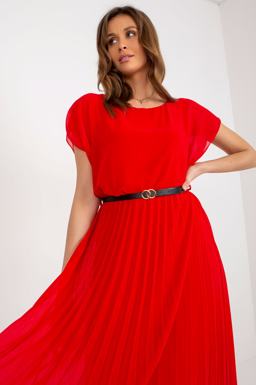 Punane laienev lühikeste varrukatega... Punane laienev lühikeste varrukatega...