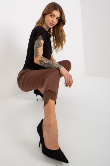 Pruunid lihtsad taskutega... 2