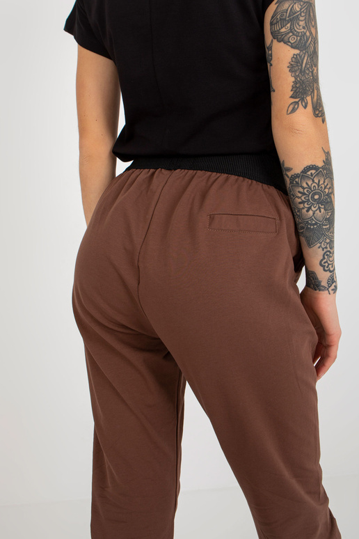 Pruunid lihtsad taskutega dressipüksid