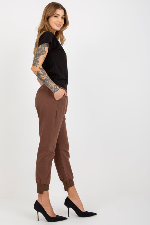 Pruunid lihtsad taskutega dressipüksid