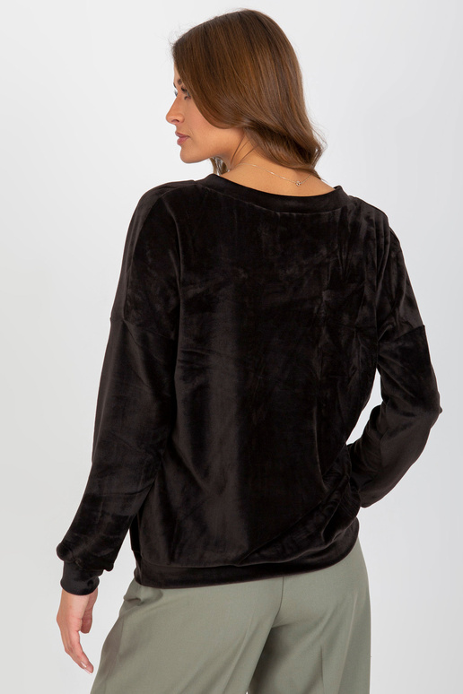 Must veluurist kapuutsita V-kaelusega...