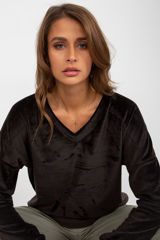 Must veluurist kapuutsita V-kaelusega...