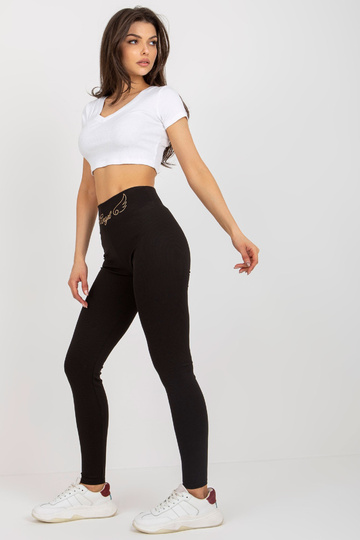 Mustad soonikkoes retuusid,... 2