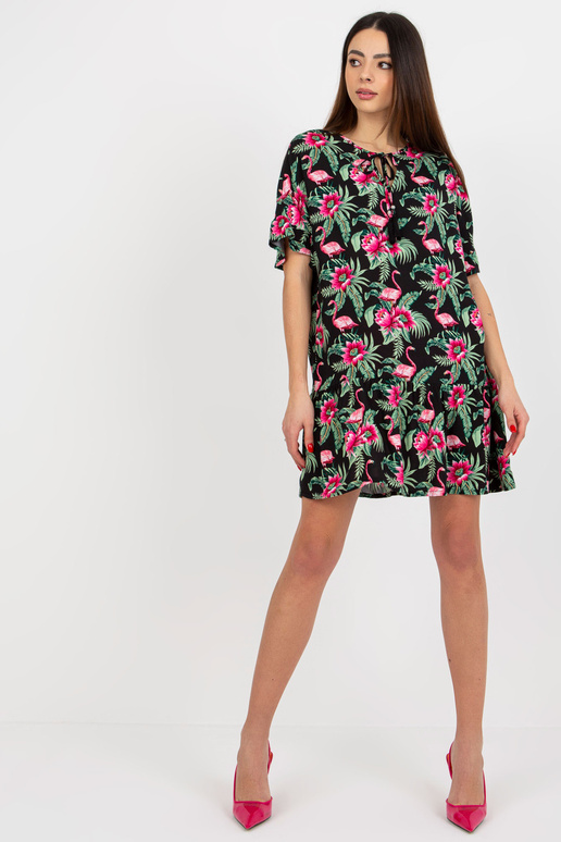 Suvise trükise ja sõlmede kaelusega...