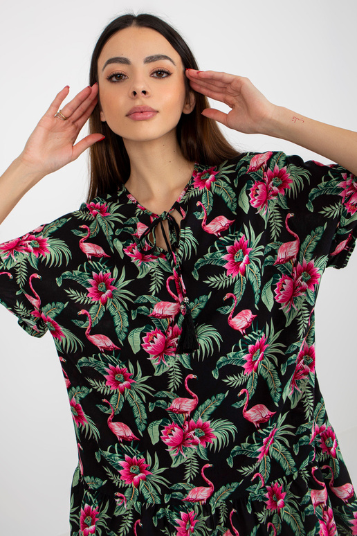 Suvise trükise ja sõlmede kaelusega...