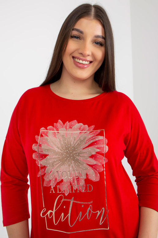 Punane naiste suures suuruses pluus...