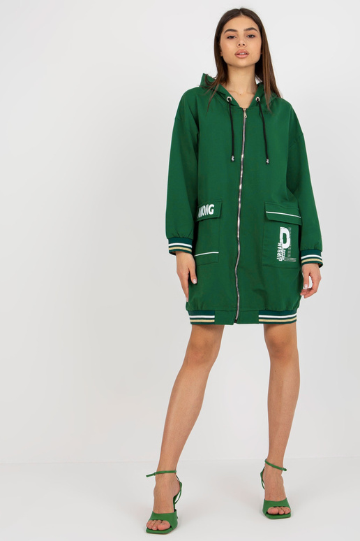 Tumeroheline pikk kampsun kirjadega...