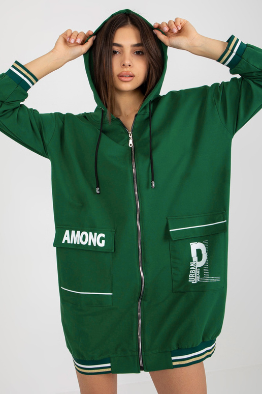 Tumeroheline pikk kampsun kirjadega...