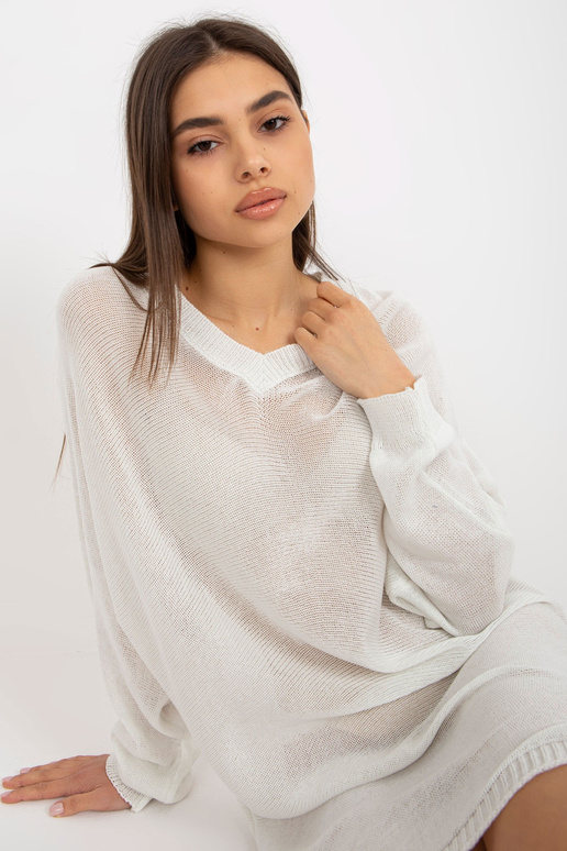 Valge vaba kootud kleit suveks