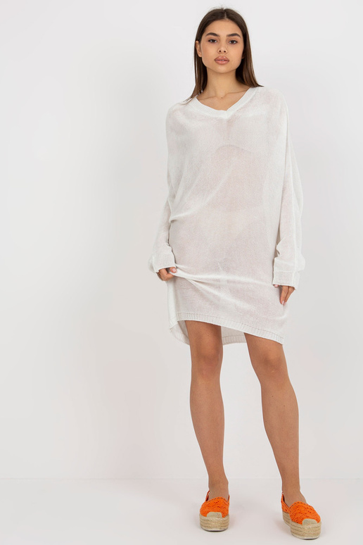 Valge vaba kootud kleit suveks