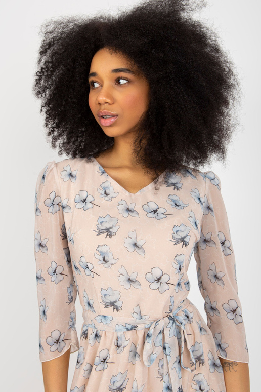 Beež laienev kleit trükise ja 3/4... Beež laienev kleit trükise ja 3/4...