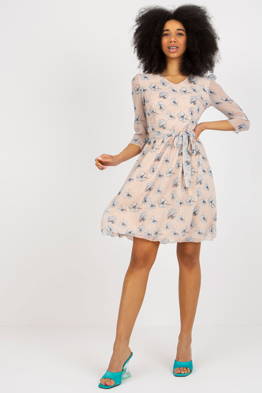 Beež laienev kleit trükise ja 3/4... Beež laienev kleit trükise ja 3/4...