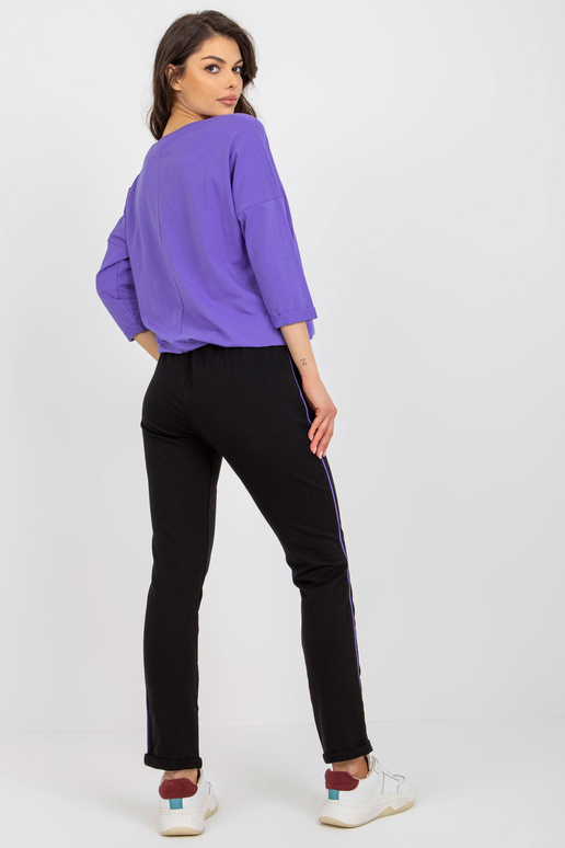 Lilla kaheosaline aplikatsiooniga... Lilla kaheosaline aplikatsiooniga...